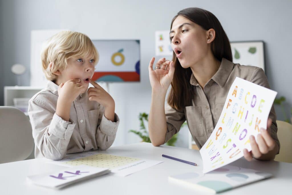 speech pathologist definition