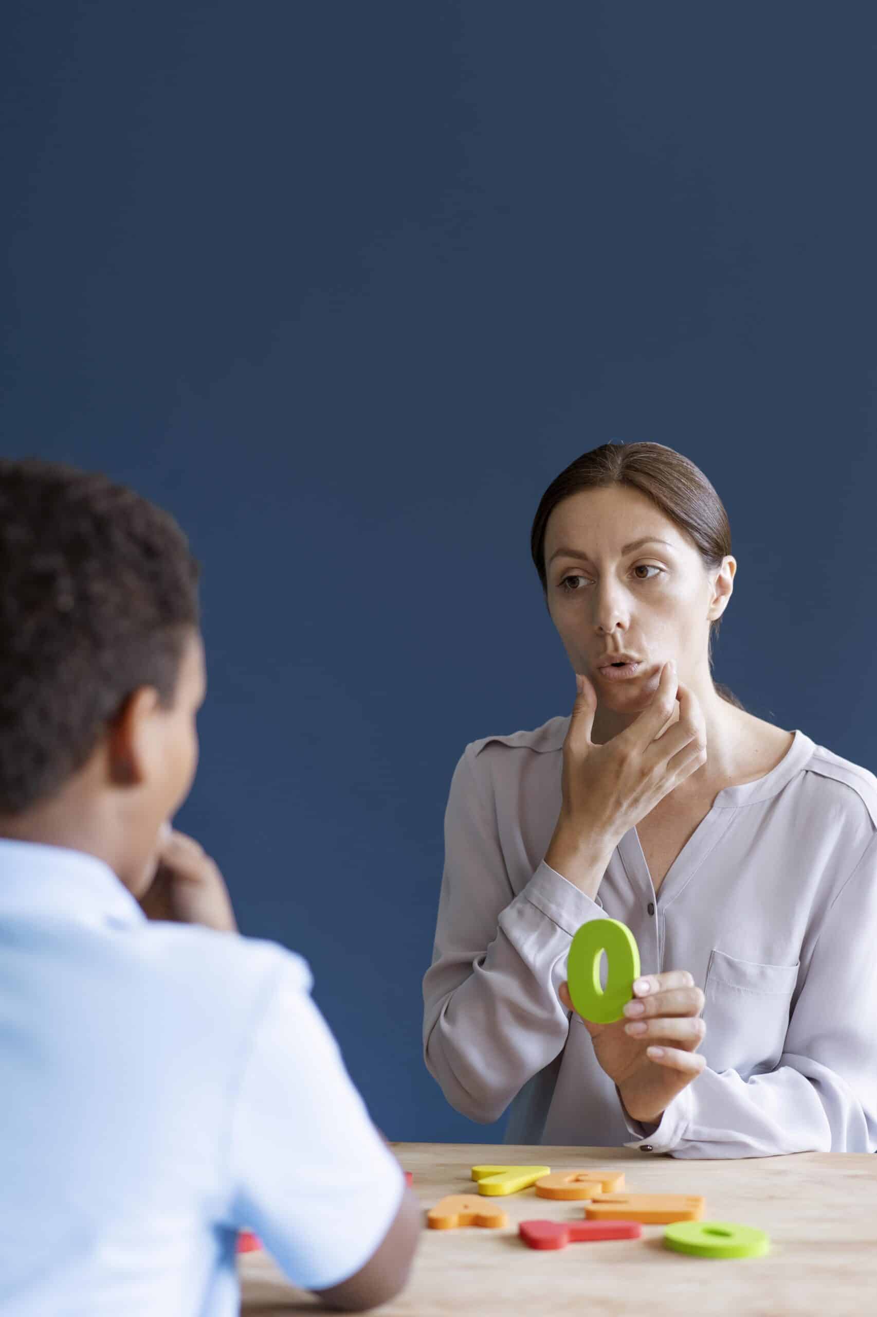 speech pathologist meaning